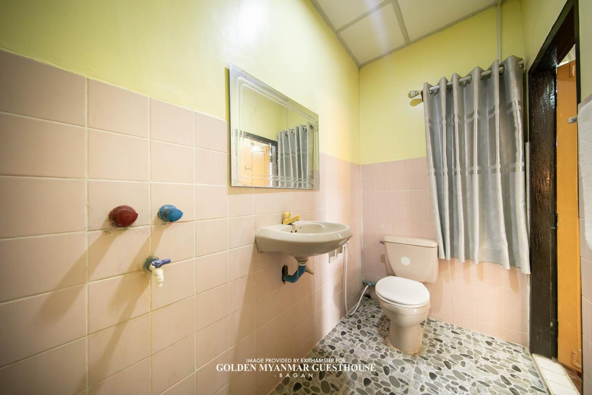 Golden Myanmar Guest House Nyaung-U Экстерьер фото