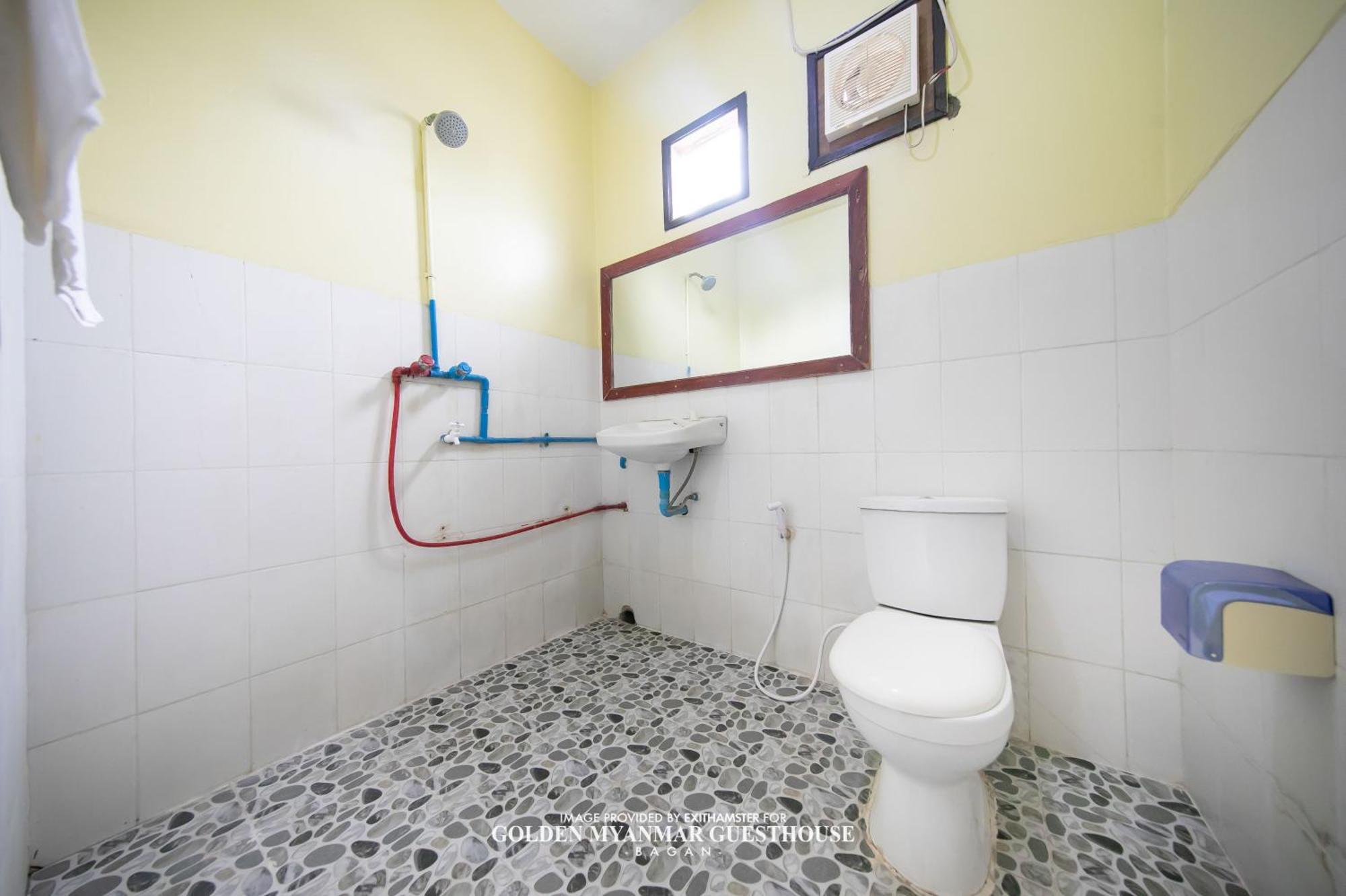 Golden Myanmar Guest House Nyaung-U Экстерьер фото
